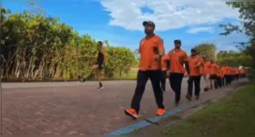 Flagra gravado no Parque do Utinga, em Belém, mostra atleta sendo surpreendido por integrantes dos Legendários.