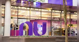 Nubank firma acordo com Banco Porto Real para garantir licenciamento regulatório. Entenda os impactos e detalhes da operação.