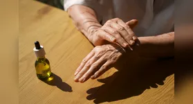 Imagem ilustrativa da notícia Quer ter unhas fortes? Veja a dica usando azeite de oliva