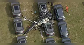 Após colidirem, as duas aeronaves caíram dentro de uma área utilizada atualmente para armazenamento de veículos.