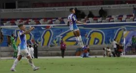 Kleiton Pego salta no ar para comemorar o golaço que abriu o placar na goleada que deu o hexa da Copa Verde ao Paysandu.
