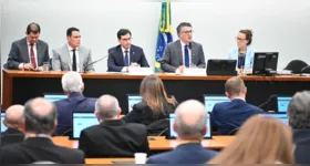 A votação da PEC que prevê o fim da escala 6x1 foi adiada na Câmara após pedido de vista do PL.