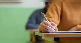 Levantamento reúne oportunidades imediatas e cadastro de reserva para profissionais da educação em todo o país.