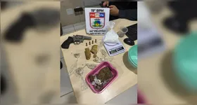 Drogas e armas foram apreendidas durante operação