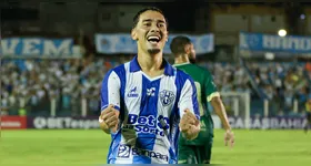 Jogadores do Paysandu comemoram vitória e o retorno para a liderança da Série C