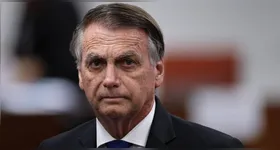 Uma arma registrada em nome do ex-presidente Jair Bolsonaro foi encontrada no interior de um veículo conduzido por um militar do Exército Brasileiro.