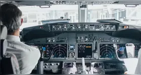 O piloto revelou medo para o controlador de voo diante das luzes