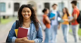 Além de benefícios, programas sociais também oferecem vantagens a estudantes de todo o País.