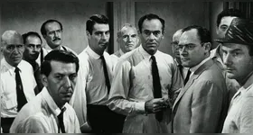 O Cinelex escolhe "12 Homens e uma Sentença" justamente por sua permanente atualidade. O pano de fundo do filme são as regras do Direito, da Justiça e do sistema, temas que ganham novos significados a cada época.