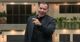 Antes de iniciar a leitura, o apresentador tentou amenizar a situação com bom humor.