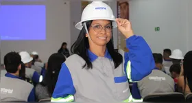 Durante o curso, os participantes recebem uma ajuda de custo mensal, o que contribui para sua permanência na formação.