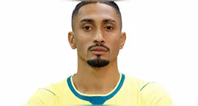 Raphinha sentiu dores na coxa direita e foi substituído por Rayan.