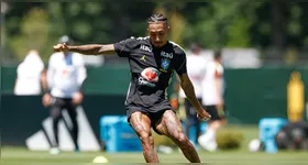 Na reta final do primeiro tempo do confronto contra o Haiti, pela segunda rodada do Grupo C da Copa do Mundo 2026, Raphinha sentiu dores na perna direita e precisou deixar o campo.