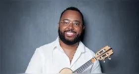 Dudu Nobre apresenta um espetáculo de samba de raiz, com carisma e participação popular