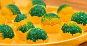 Além de chamar atenção pelas cores inspiradas na bandeira do Brasil, a receita combina praticidade e muito sabor.