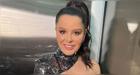 Maraísa chamou atenção do fã para os riscos do lase durante a apresentação.