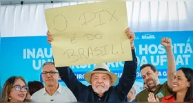 Lula criticou ainda a visita de Flávio a Washington, onde se reuniu com Donald Trump, e mencionou o envolvimento do senador com o banqueiro Daniel Vorcaro, ex-dono do Master.