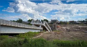 Ponte desabou na sexta-feira (05).