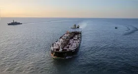 Petroleiro Smyrtos foi interceptado por forças britânicas no Canal da Mancha durante operação inédita contra a chamada frota fantasma russa, usada para contornar sanções internacionais ao petróleo de Moscou.