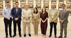 Evento reuniu diretos, médicos, autoridades e representantes da imprensa local.