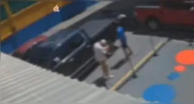 Dupla teria levado um relógio e um anel do policial