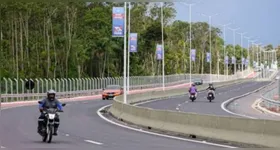 Obras continuam em parte da via.