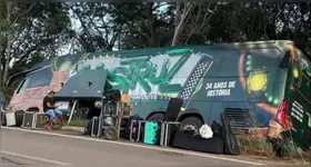 Motorista do ônibus da banda perdeu o controle e saiu da pista