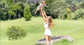 Gisele Bündchen mostra o filho bebê, fato raro de acontecer