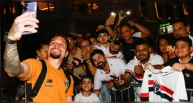 Jogadores do São Paulo interagiram com os torcedores paraenses do time