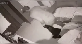 Os suspeitos invadiram a casa, amarraram e ameaçaram as vítimas de morte