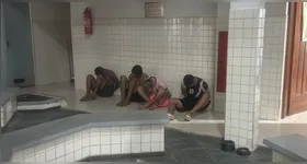 Os envolvidos na tentativa de assalto sendo apresentados