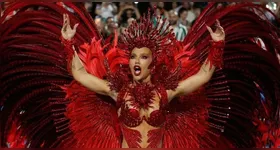 Virginia substituiu Paolla Oliveira no posto de rainha de bateria da Grande Rio.