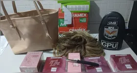 O homem usava um vestido, uma bolsa e uma peruca loira no momento da ação criminosa.