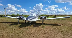 Durante a vistoria, os agentes constataram que o avião havia recebido uma nova pintura e estava utilizando um prefixo diferente do original.