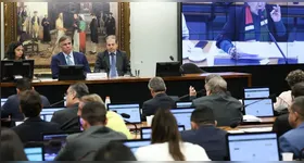A proposta seguirá pra análise de uma comissão especial, antes de ser votada em 2 turnos.