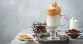 A receita destaca o sabor a textura leve de forma sofisticada.