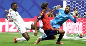 Lamine Yamal, de 18 anos, fez história e marcou seu primeiro gol em mundiais.