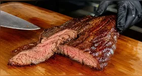 A principal vantagem da fraldinha é a garantia de maciez e suculência para o churrasco.