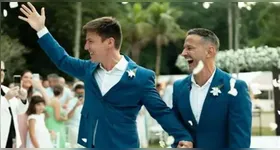 Cerimônia de Felipe Suhre e Erick Andrade reuniu convidados em casa de festas no Alto da Boa Vista, no Rio