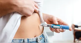 Medicamentos conhecidos como “canetas emagrecedoras” ajudam a controlar a fome e o peso, mas exigem uso contínuo e acompanhamento médico.