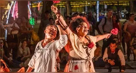 Espetáculo “Uma Mulher Vestida de Sol” retorna ao repertório do Grupo Grial com leitura contemporânea sobre violência estrutural e relações de poder.