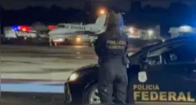 Suspeito paraense procurado internacionalmente é conduzido pela Polícia Federal após chegada a Belém, depois de ser preso na Guiana.