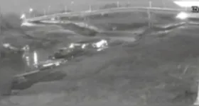 Uma câmera de segurança registrou o momento exato em que um trecho da Ponte Frei Paolino, em Sena Madureira, no interior do Acre, desabou na noite desta sexta-feira (5).