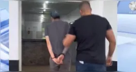 Homem foi preso em flagrante no distrito de Quatro Bocas, em Tomé-Açu, após ameaçar a ex-companheira e deixar marcas de sangue na janela da casa da vítima.