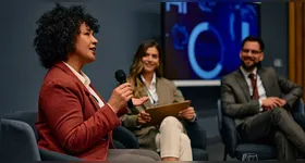 Curso presencial de Dicção e Oratória da Atorres Cursos oferece técnicas de comunicação, liderança e expressão vocal para diferentes perfis profissionais.