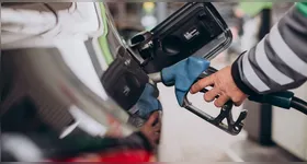 Preço da gasolina recua em maio e ajuda a conter a inflação, impulsionado pela queda do etanol e pela política de subvenção do governo federal.
