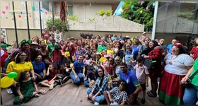 Equipe multiprofissional do Ionpa, pacientes e familiares.