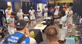 Jogadores da Bélgica reproduziram a "dancinha do Trump" no gramado e no vestiário após a classificação para a próxima fase