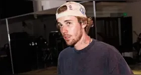 Justin Bieber fará parte do show do intervalo da final da Copa do Mundo de 2026, ao lado de grandes nomes da música.