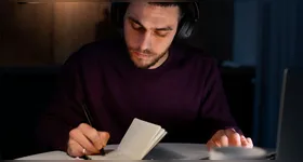 A ciência aponta que o melhor horário para estudar varia de acordo com o perfil biológico e a rotina de cada pessoa.